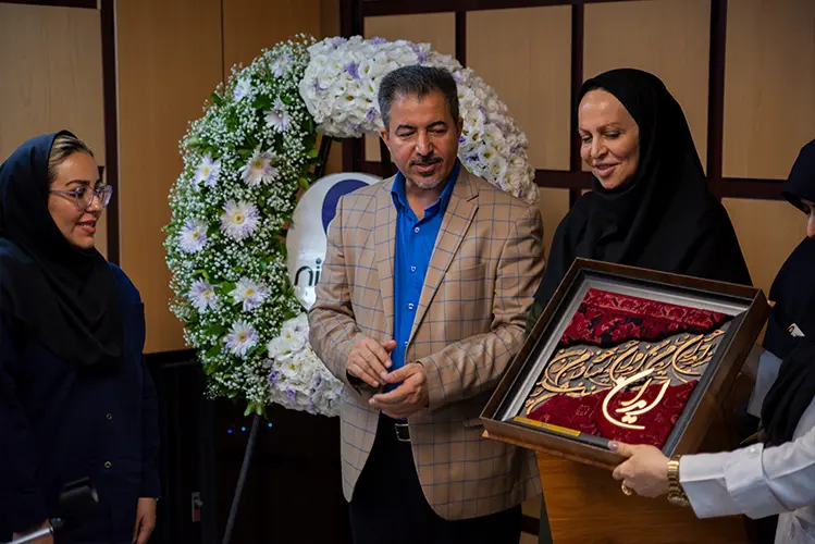 قدردانی از پزشکان در رویداد برند نی‌نی لاو